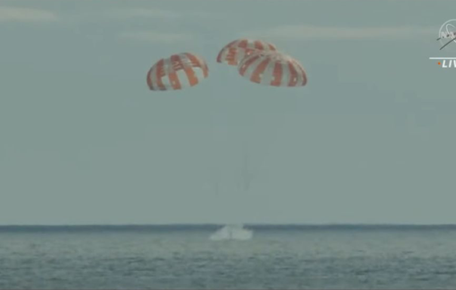 Orion splashdown